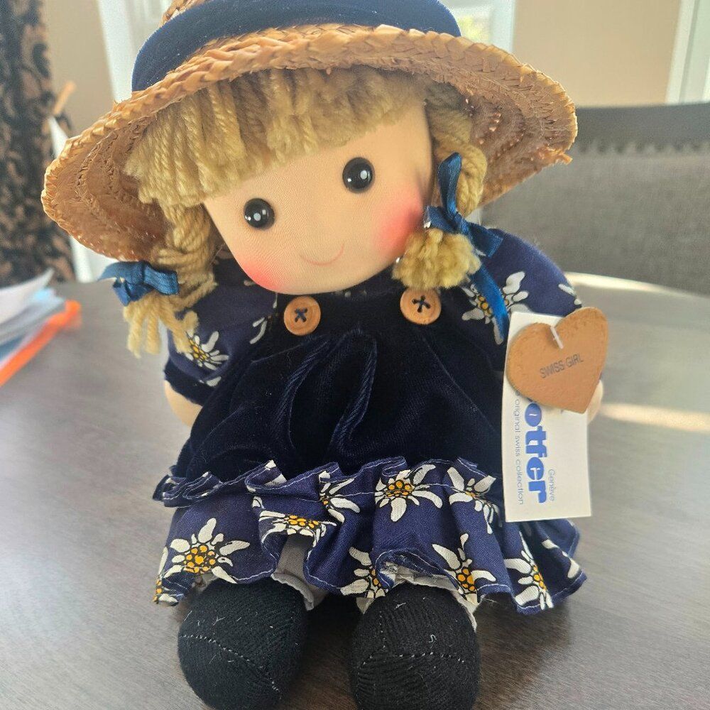 NWT Geneve Cotfer Wind Up Musical Doll